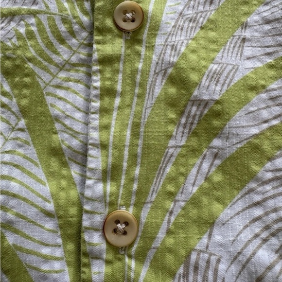 Tommy Bahama Green and White Casual Button Down Shirt- Medium - Picture 7 of 9